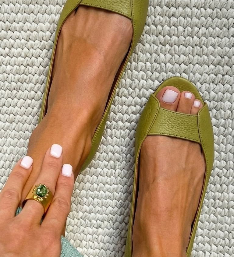 Adelina | Chic Comfort Gold Sandals