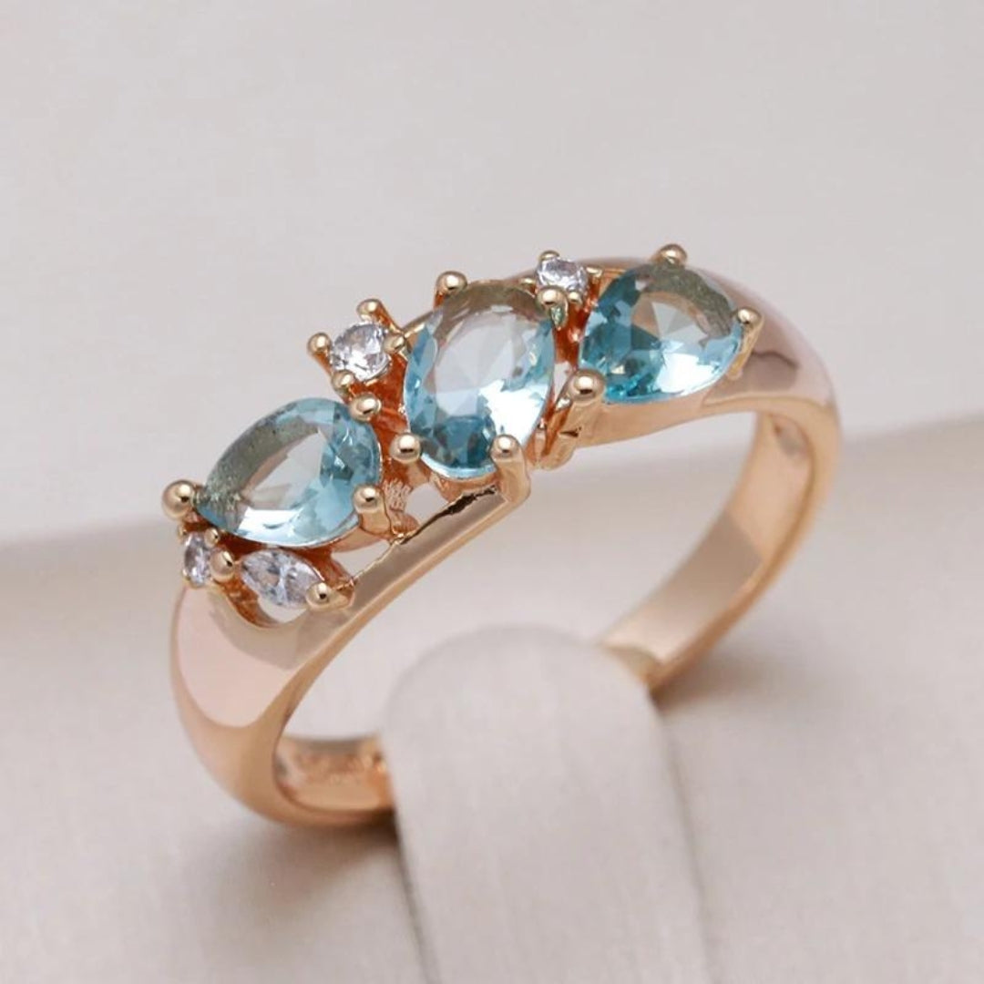 Chic Vintage Gold Zirconia Ring in Blue