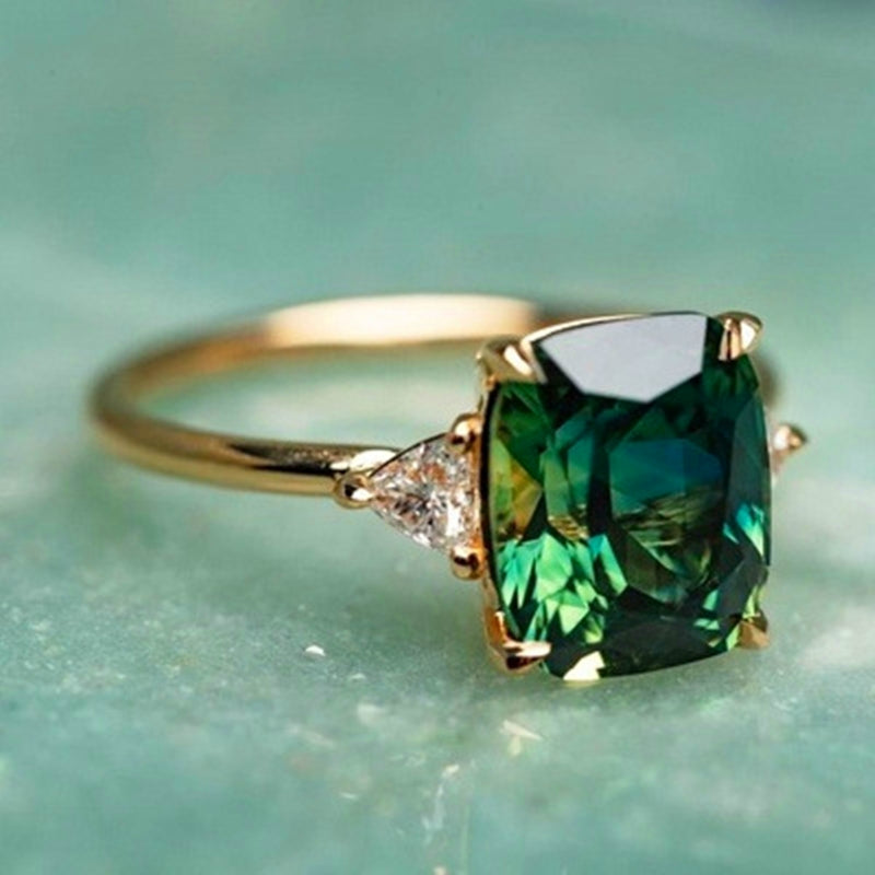 Lycka - Gold Ring Featuring Green Zirconia