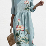 Léonie - Casual women's dress with floral pattern.