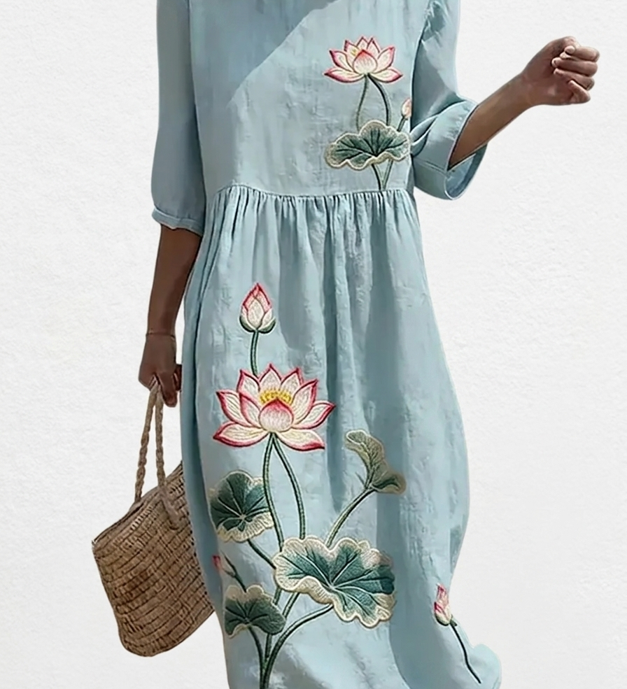 Léonie - Casual women's dress with floral pattern.