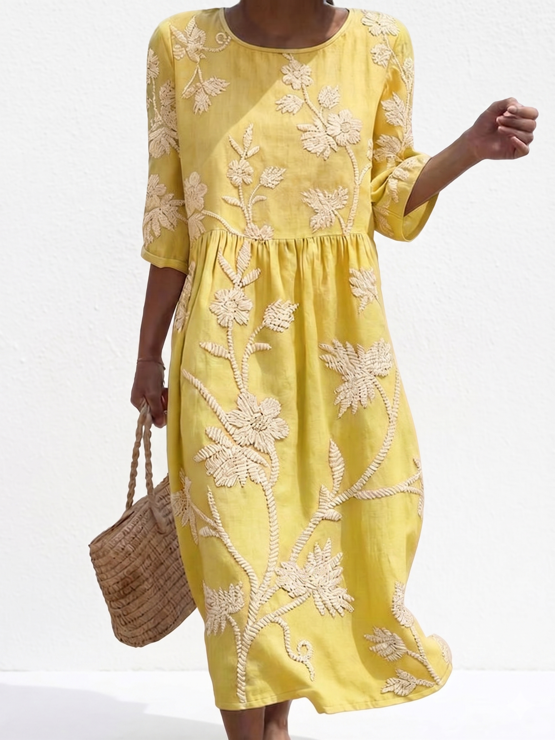 Sidonie - Casual women's dress with floral pattern.